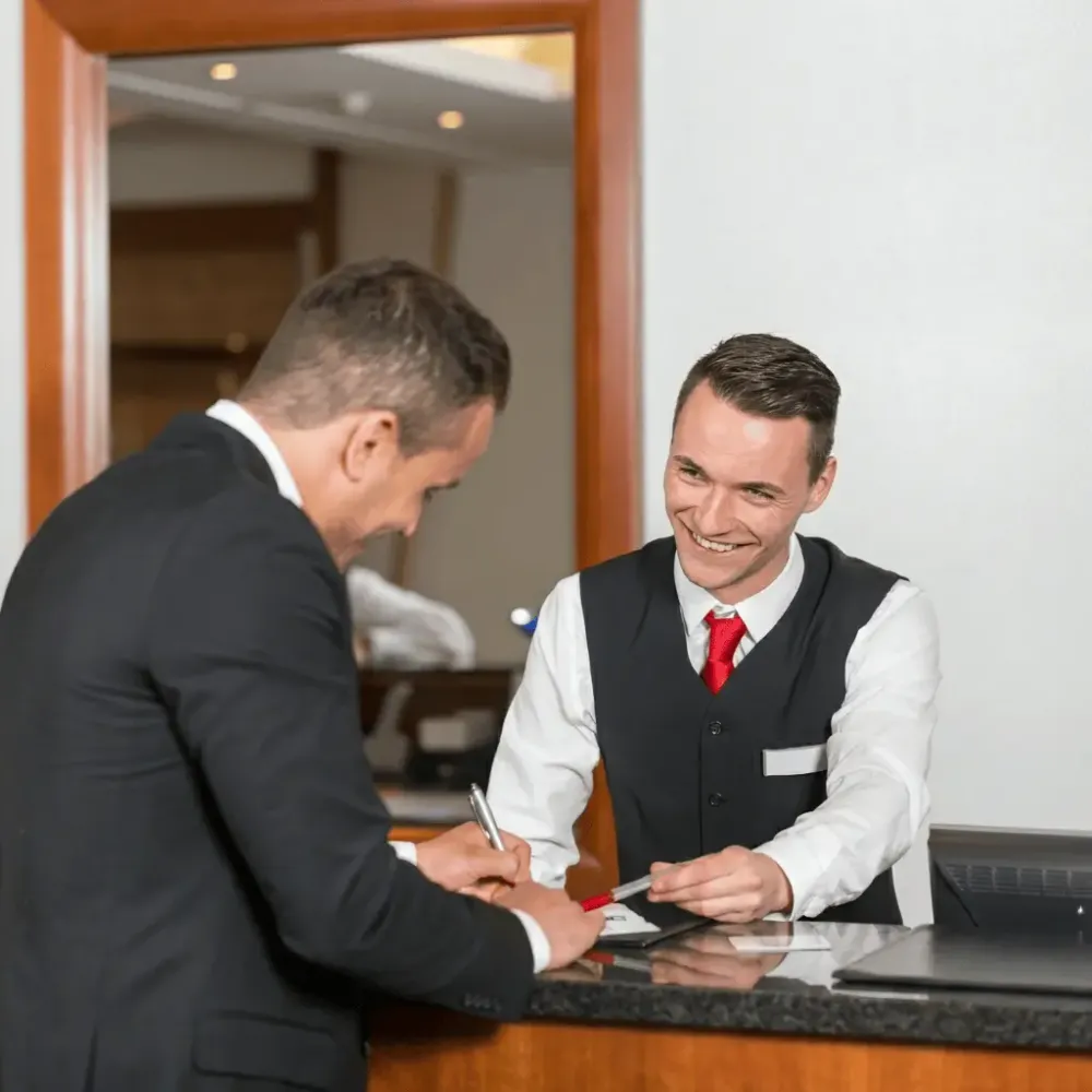 Modern online course management for hospitality training and seminar management with digital participant overview