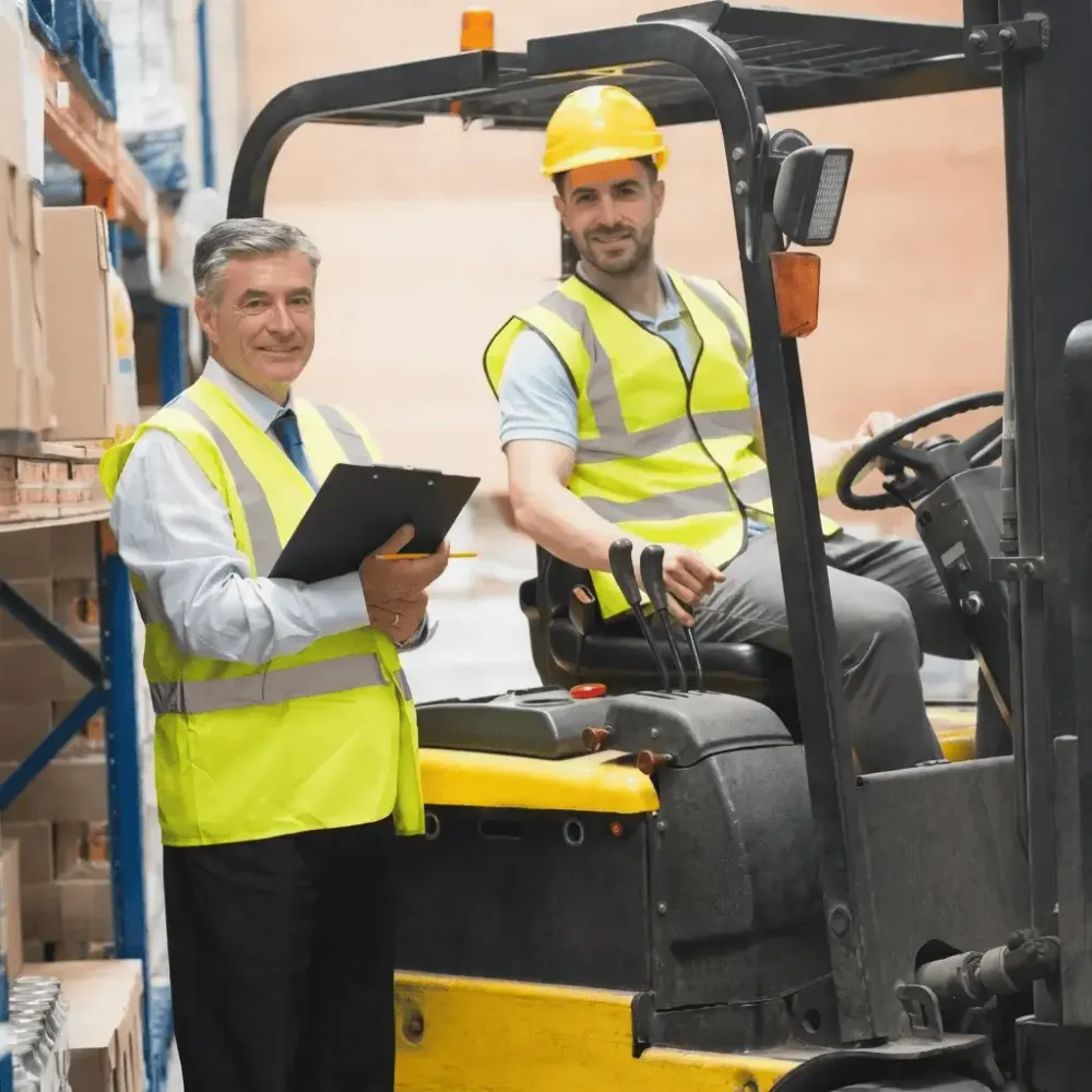 Modern forklift training and efficient course planning for forklift licenses in the logistics industry