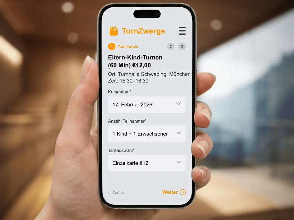 Organisierte Turnhalle beim Eltern-Kind-Turnen mit voller Auslastung durch Online-Anmeldung und automatischer Warteliste