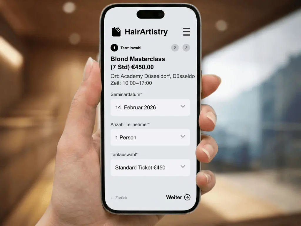 Kunde bucht Friseurtermin online am Smartphone Haarschnitt Terminvereinbarung digital Kalender voll Friseursalon Rezeption entlasten