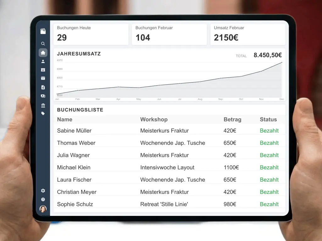 Künstlerisches Copperplate Script Alphabet geschrieben mit goldener Tinte und Spitzfeder